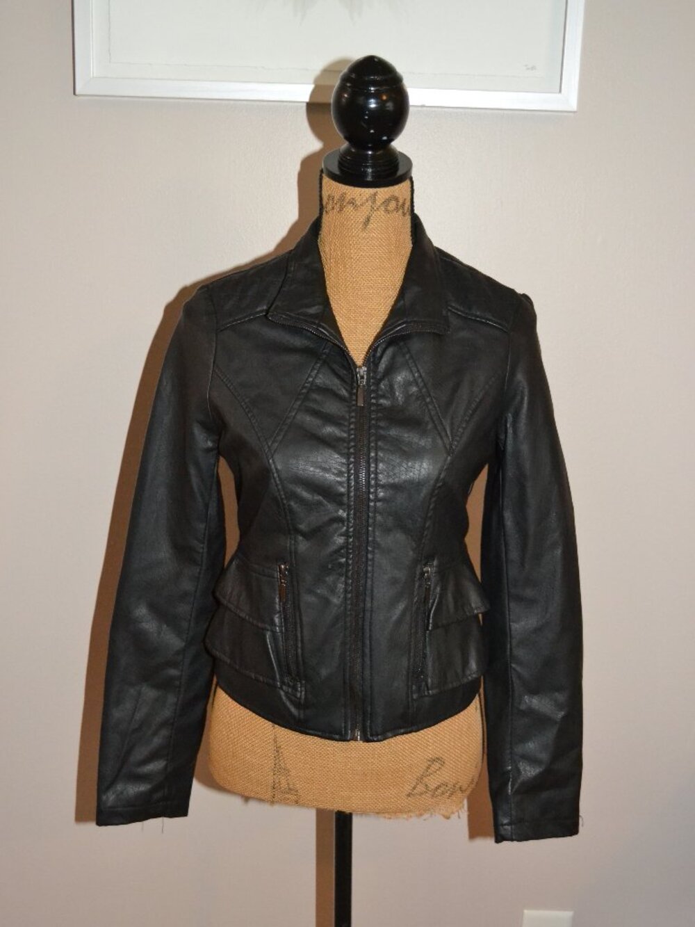 YOKI Black Faux Leather Moto Jacket Quilted Shoulders Peplum Hem Zip Pockets S
